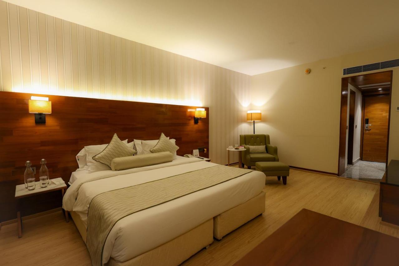 ザ オーキッド ホテル プネー エクステリア 写真 A room at the hotel