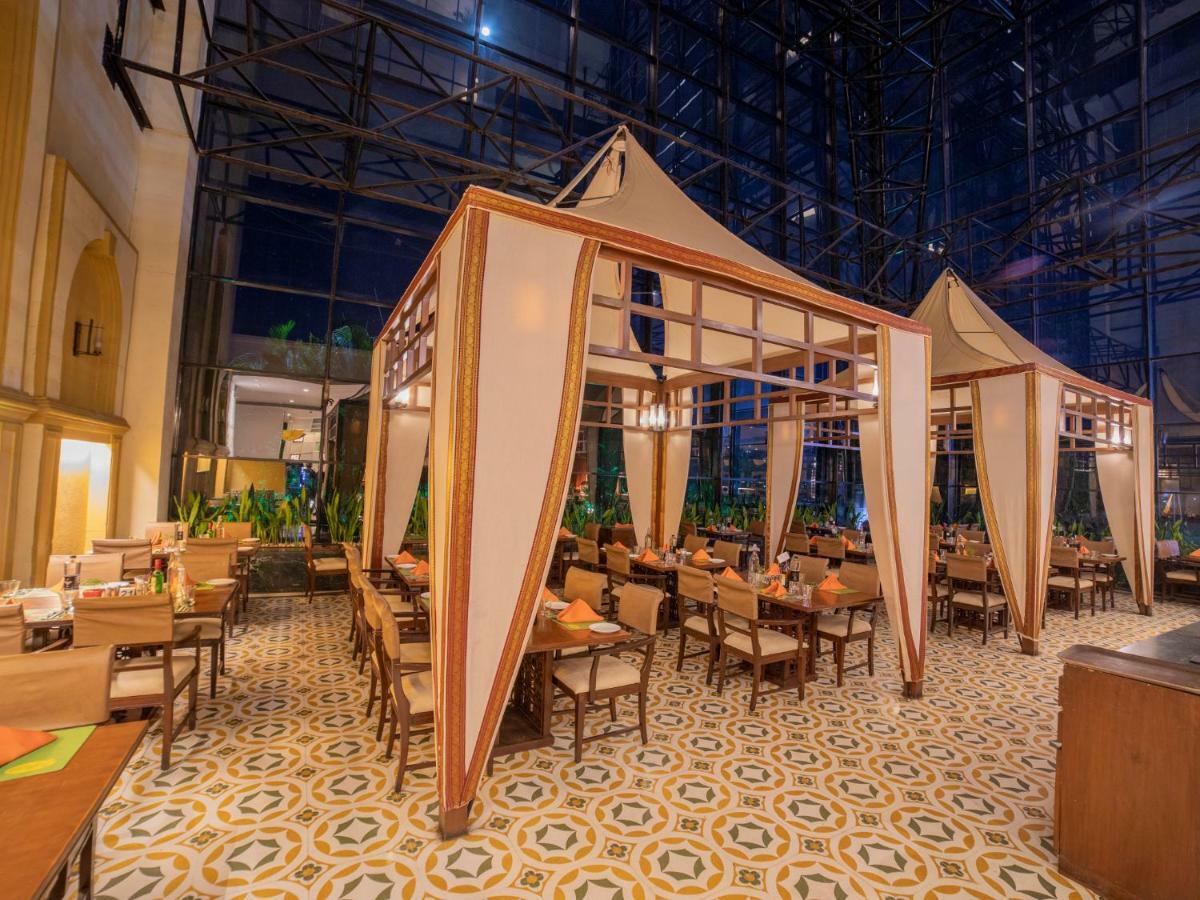 ザ オーキッド ホテル プネー エクステリア 写真 The restaurant