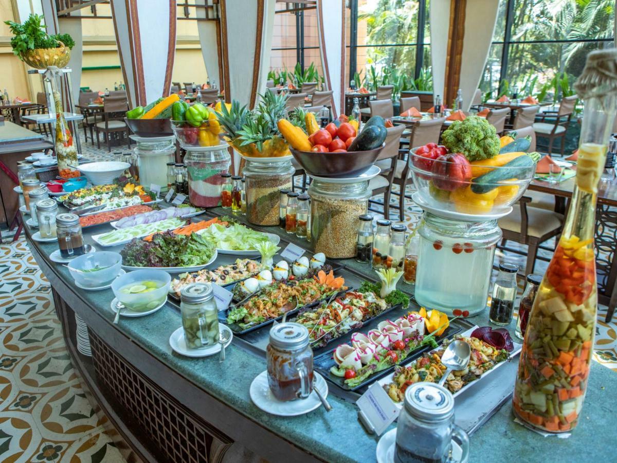 ザ オーキッド ホテル プネー エクステリア 写真 A salad bar