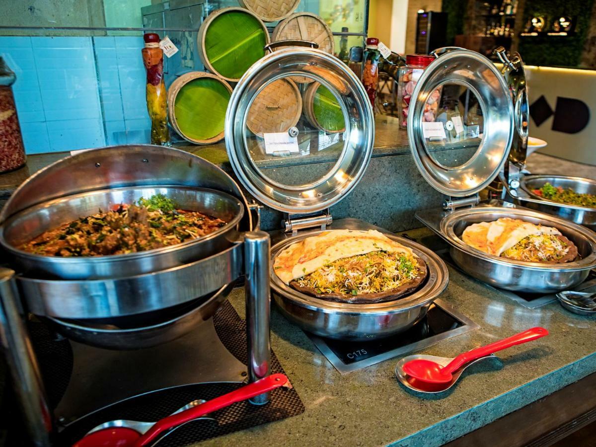 ザ オーキッド ホテル プネー エクステリア 写真 A chafing dish